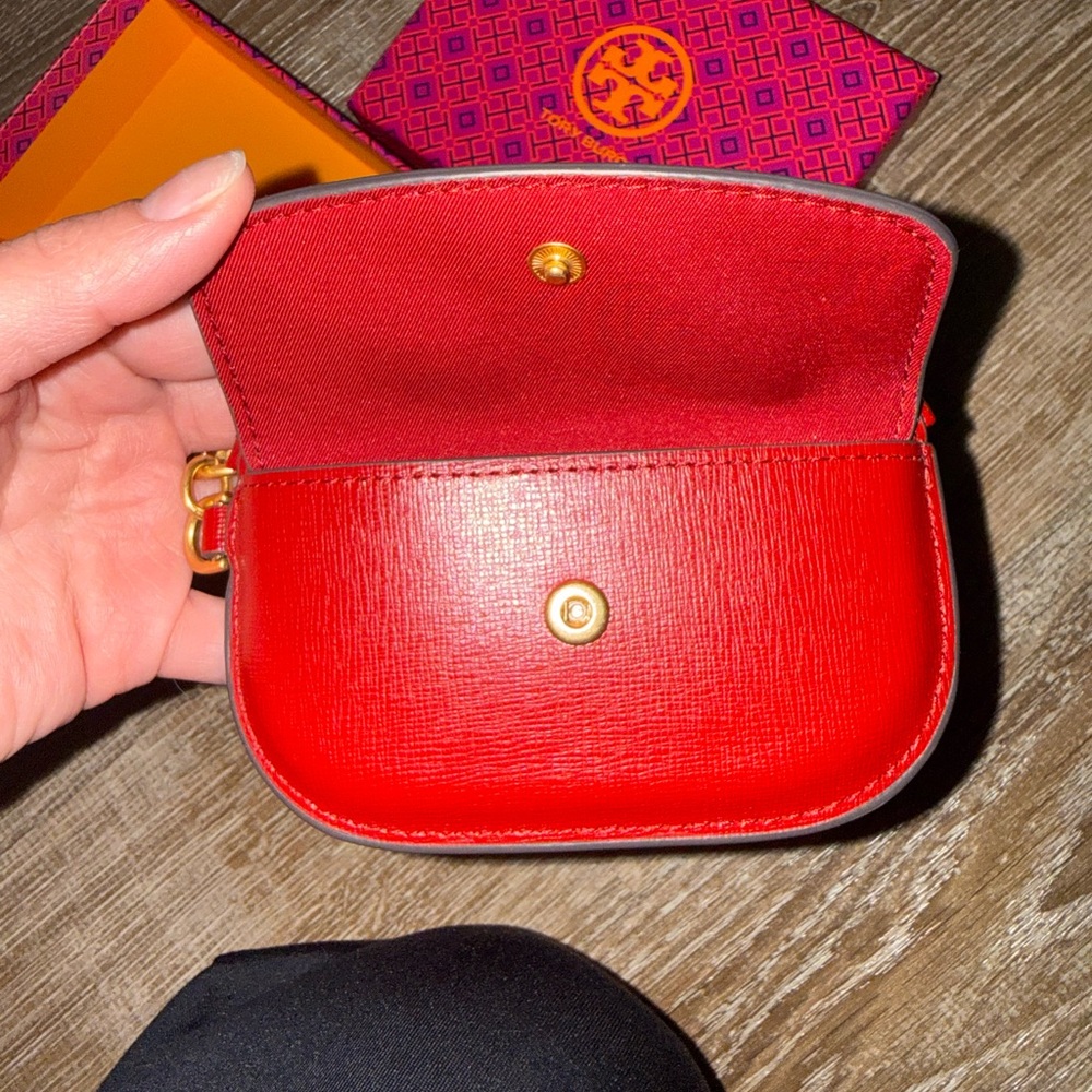 Like new Tory Burch ROBINSON CARD CASE KEY RING - Picture 9 of 14